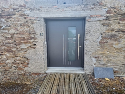 Installation d'une porte d'entrée K-Line en aluminium au Landreau (44430)