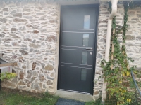 Installation d'une porte d'entrée aluminium K-LINE à Basse-Goulaine (44115)