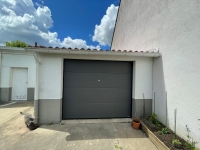 Installation d&#039;une porte de garage sectionnelle motorisée à Nantes - Chantennay (44100)