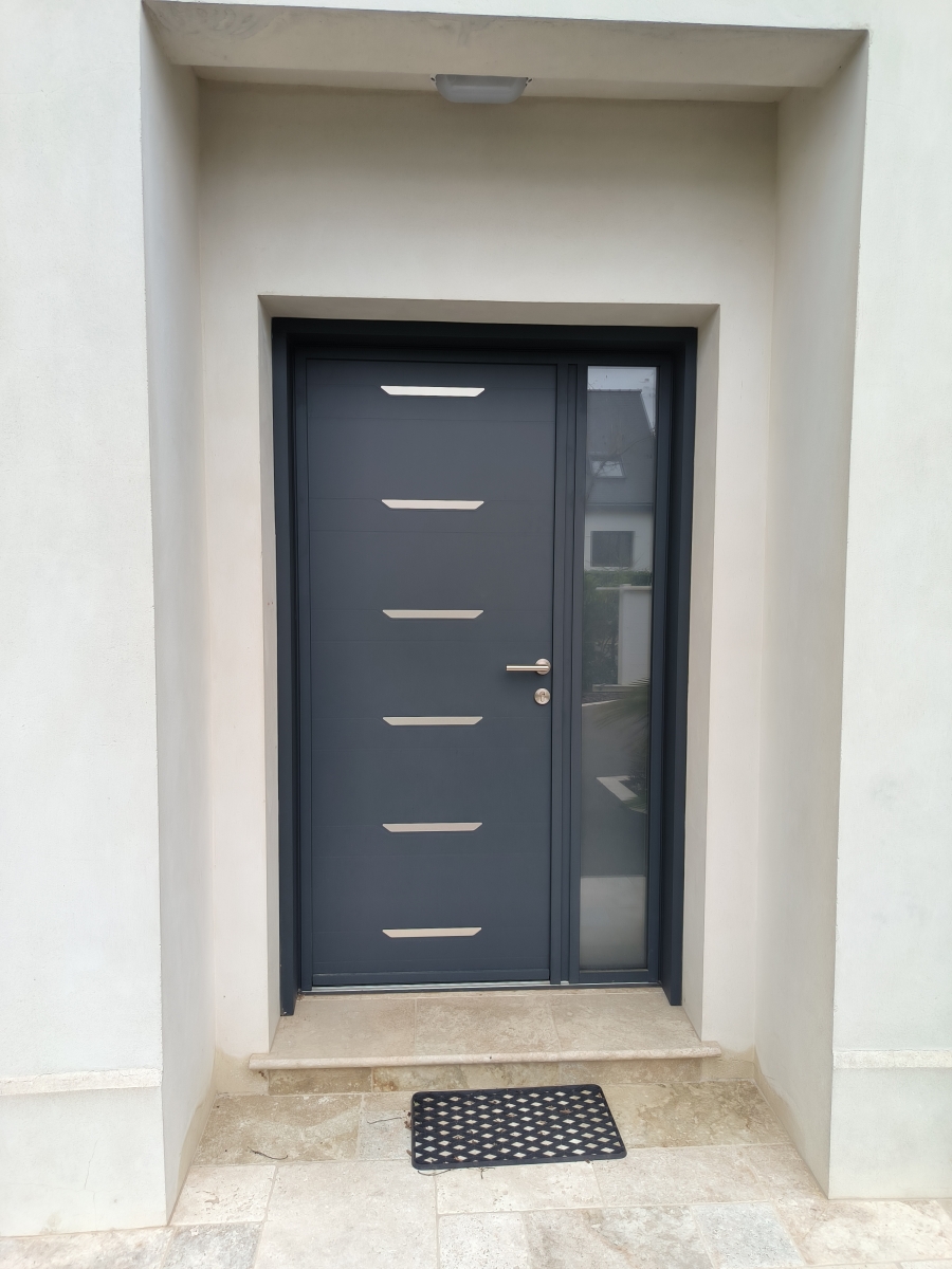 Installation d&#039;une porte d&#039;entrée en aluminium K-Line à Carquefou (44470)