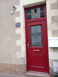 Installation d'une porte d'entrée avec imposte en aluminium à Nantes