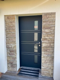 Installation d&#039;une porte d&#039;entrée aluminium Kline à Haute-Goulaine (44115)