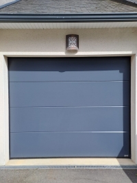 Installation d'une porte de garage sectionnelle motorisée à Sainte-Luce-sur-Loire (44980)
