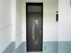 Installtion d&#039;une porte d&#039;entrée aluminium K-LINE à Nantes (44300)